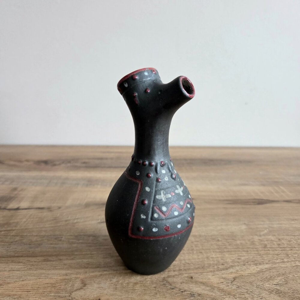 Vintage 1970s art pottery ceramic carafe/pitcher penguin shape. Vintage kitchen. - Picture 3 of 7